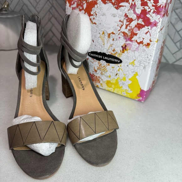 NWT Chinese Laundry Rylan Split Suede‎ Dress Sandals Gray Women's Size 11 - Picture 3 of 7